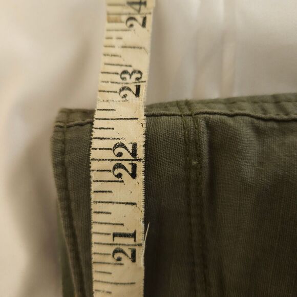 NWT Wrangler Men's 44 Khaki Green Relaxed Fit Knee Length Tech Pocket Shorts - Picture 6 of 8